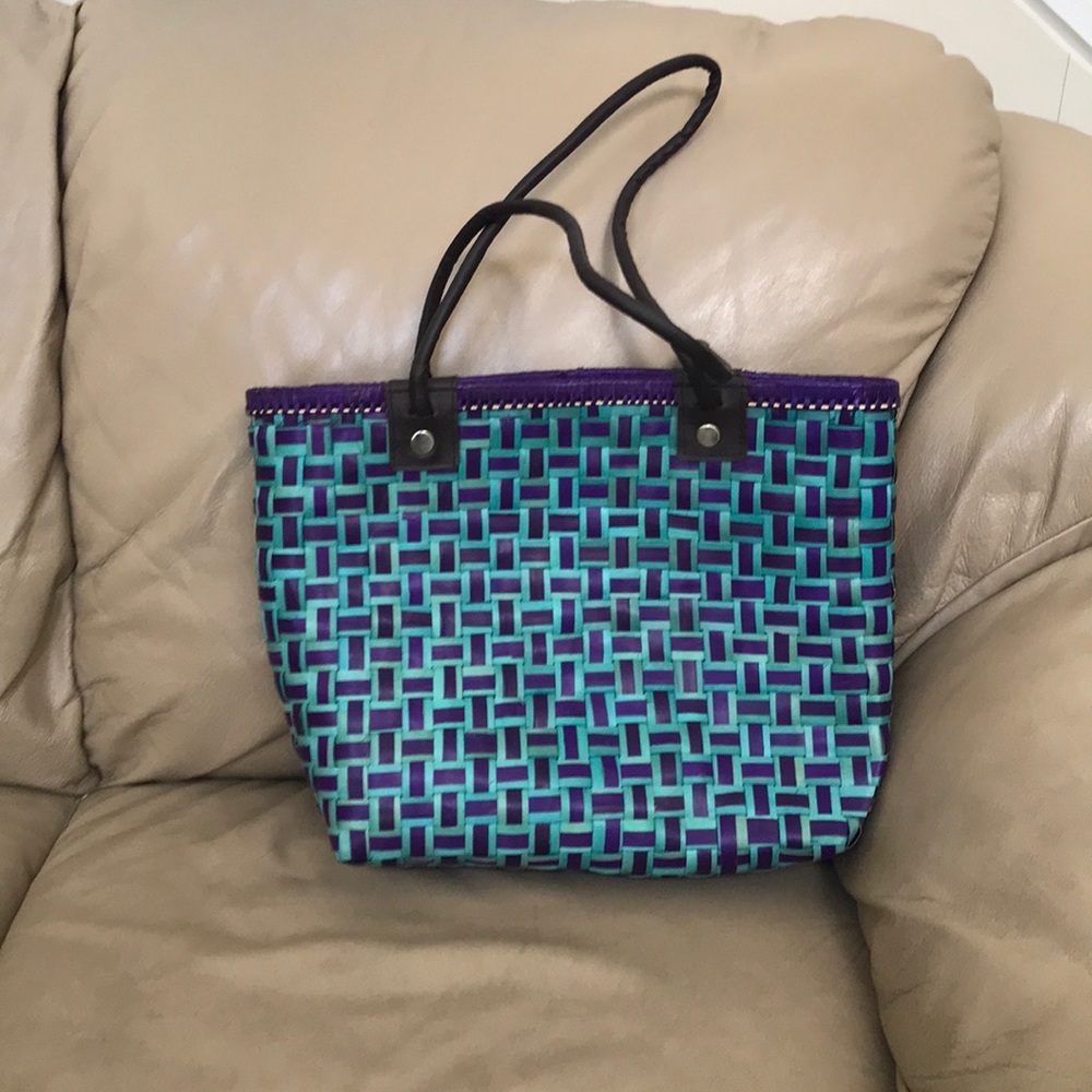 Straw bag new without tag. Color purple and blue.